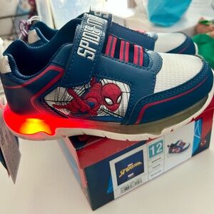 SPIDERMAN LIGHT UP SNEAKERS -TENNIES Toddler Boy's Sz 12 NEW IN BOX
